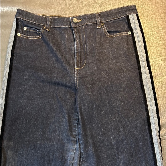 Red Valentino Stylish Dark Navy Denim Women's Jeans. - Picture 3 of 8